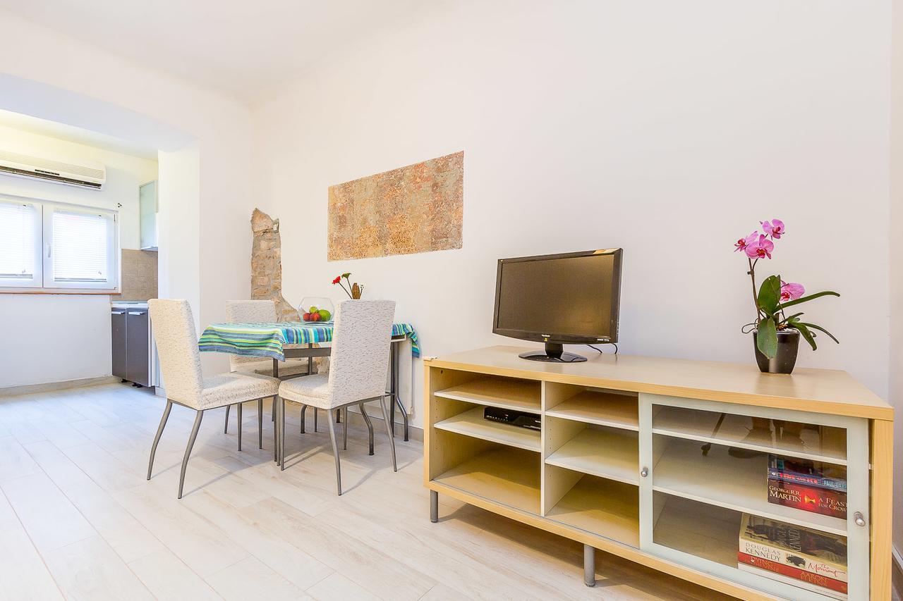 Apartment Rustico พูลา ภายนอก รูปภาพ