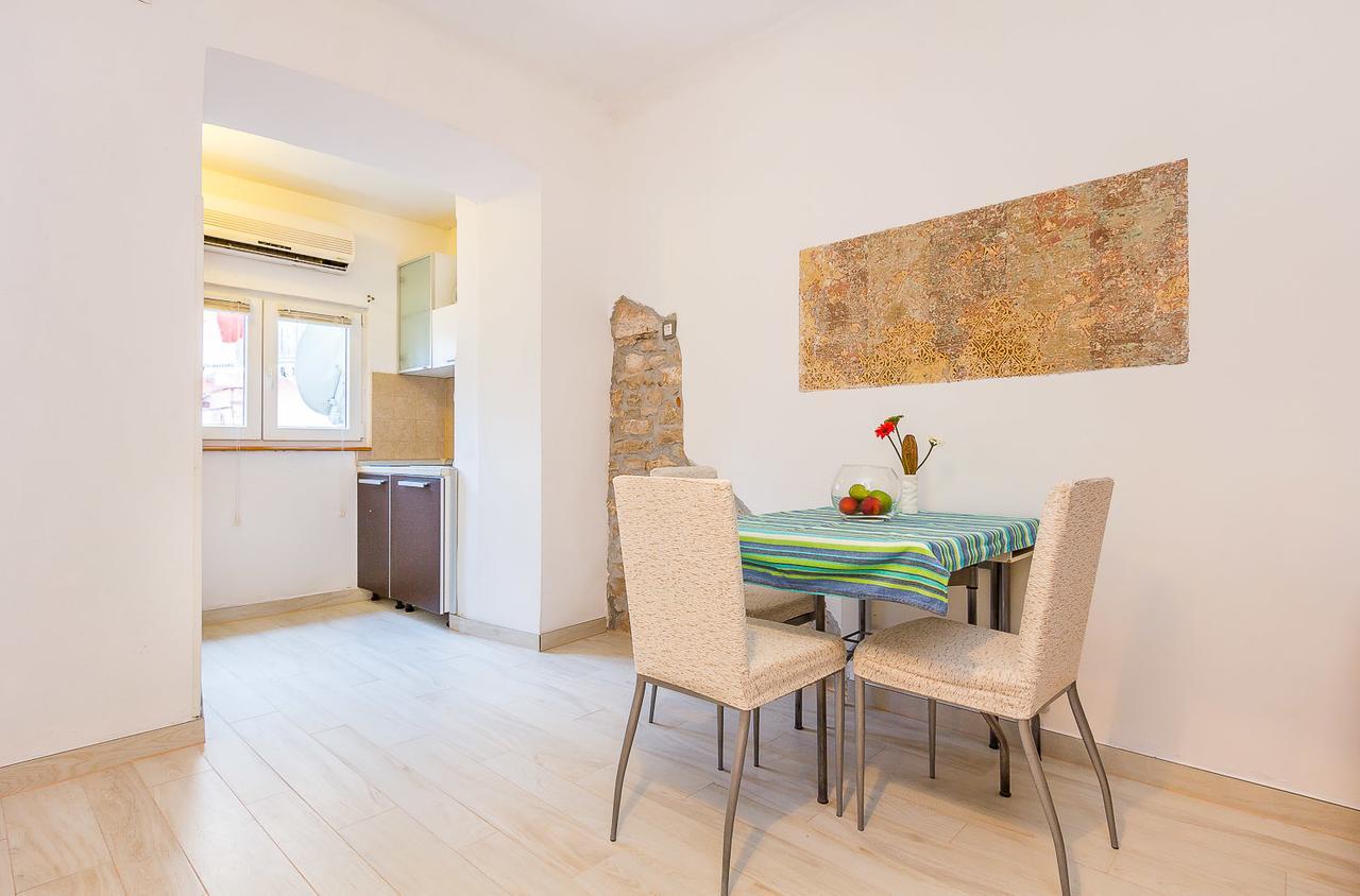 Apartment Rustico พูลา ภายนอก รูปภาพ